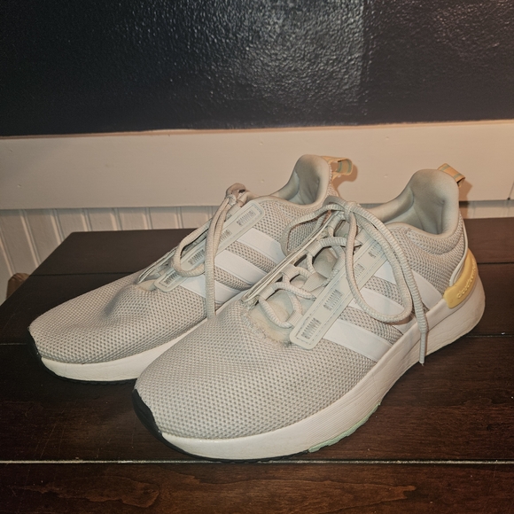 adidas Women's Athletic Shoes - White - Picture 3 of 6